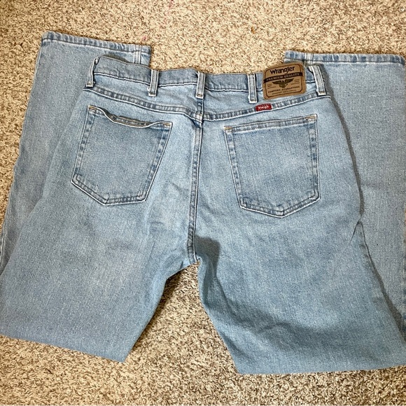 Wrangler Men's Regular Straight Jeans - Picture 3 of 6